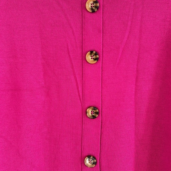 Cute/sexy, button back quarter sleeve sweater - Picture 7 of 9